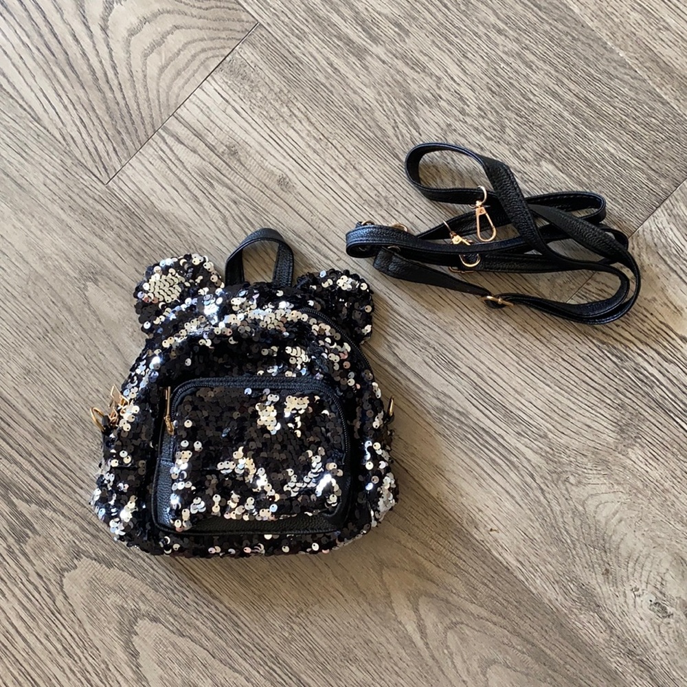 Sequin mouse bag with straps